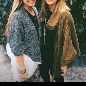 Oversized sweater with shorter sleeves